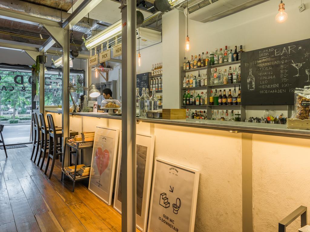 Good One Poshtel & Cafe Bar Vandrarhem Bangkok Exteriör bild