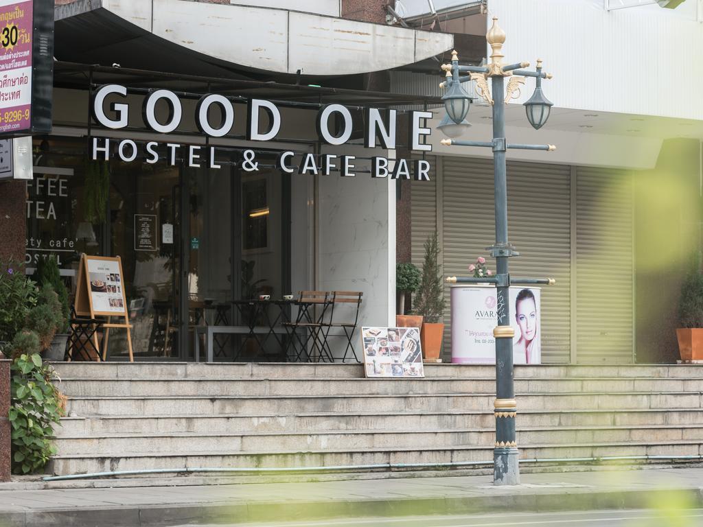 Good One Poshtel & Cafe Bar Vandrarhem Bangkok Exteriör bild