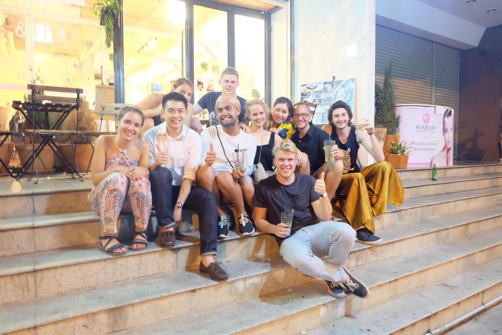 Good One Poshtel & Cafe Bar Vandrarhem Bangkok Exteriör bild