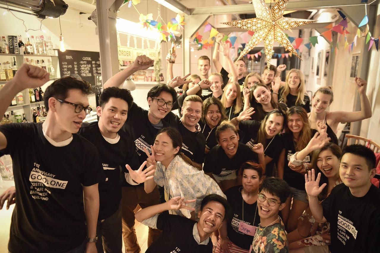 Good One Poshtel & Cafe Bar Vandrarhem Bangkok Exteriör bild