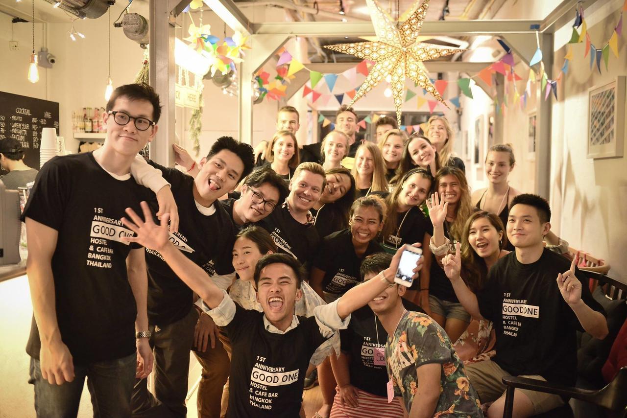 Good One Poshtel & Cafe Bar Vandrarhem Bangkok Exteriör bild