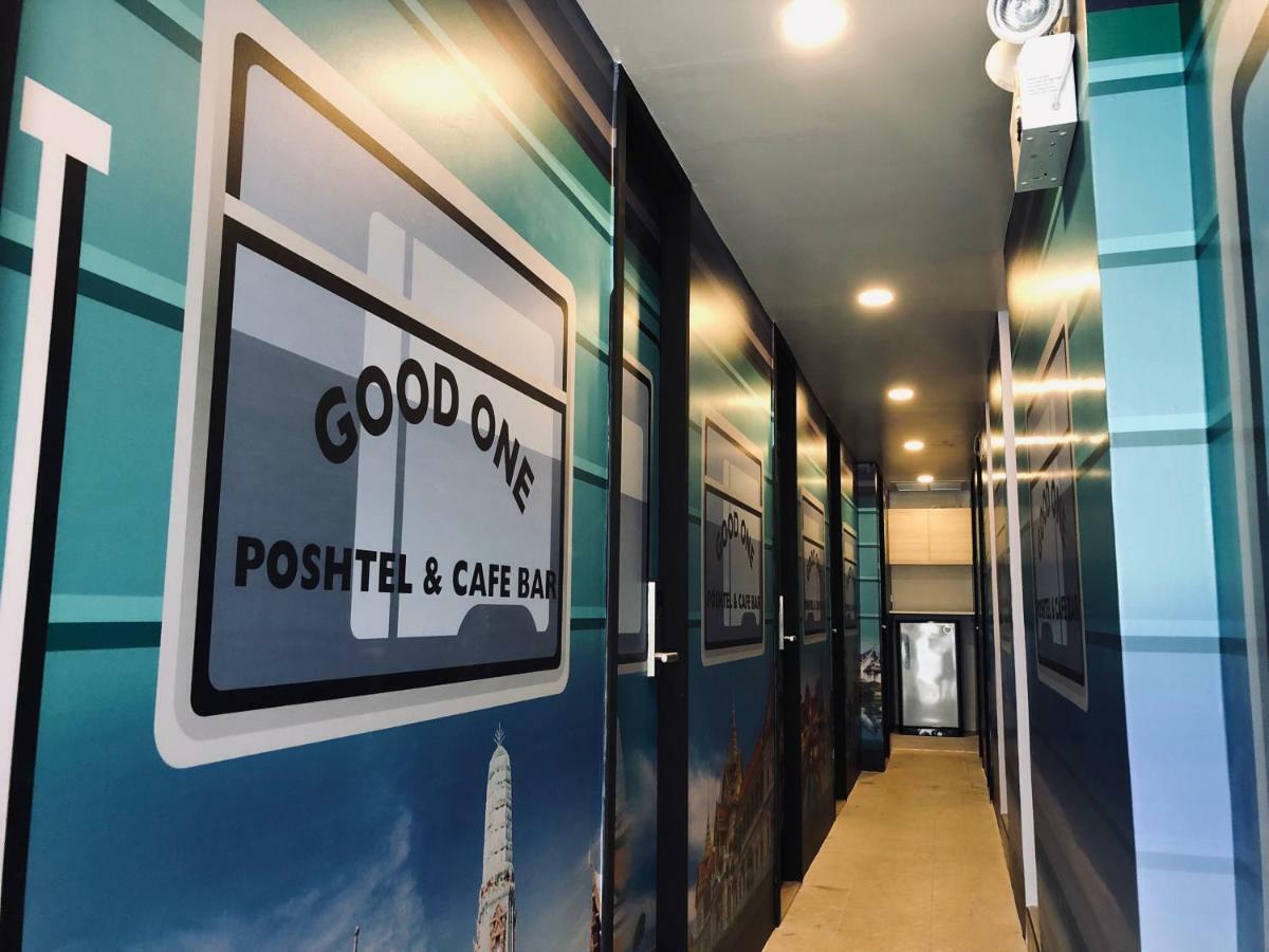 Good One Poshtel & Cafe Bar Vandrarhem Bangkok Exteriör bild